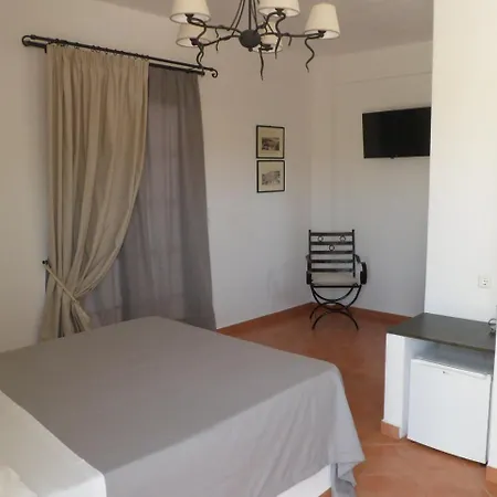 Sarakiniko View Apartment Mandrakia