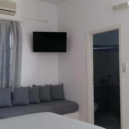 Sarakiniko View Mandrakia