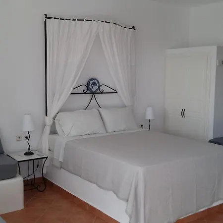 Sarakiniko View * Mandrakia